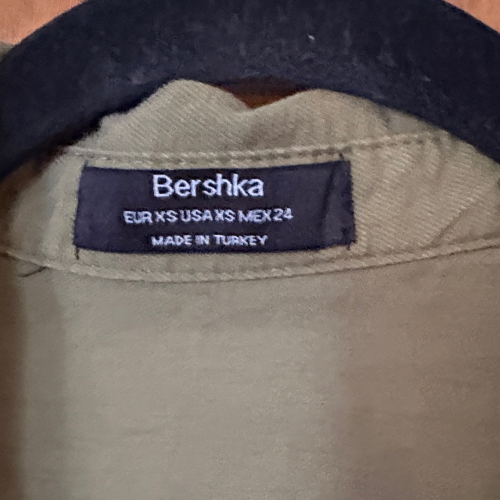 Bershka Olive Green Button Up Crop Top - Picture 2 of 7